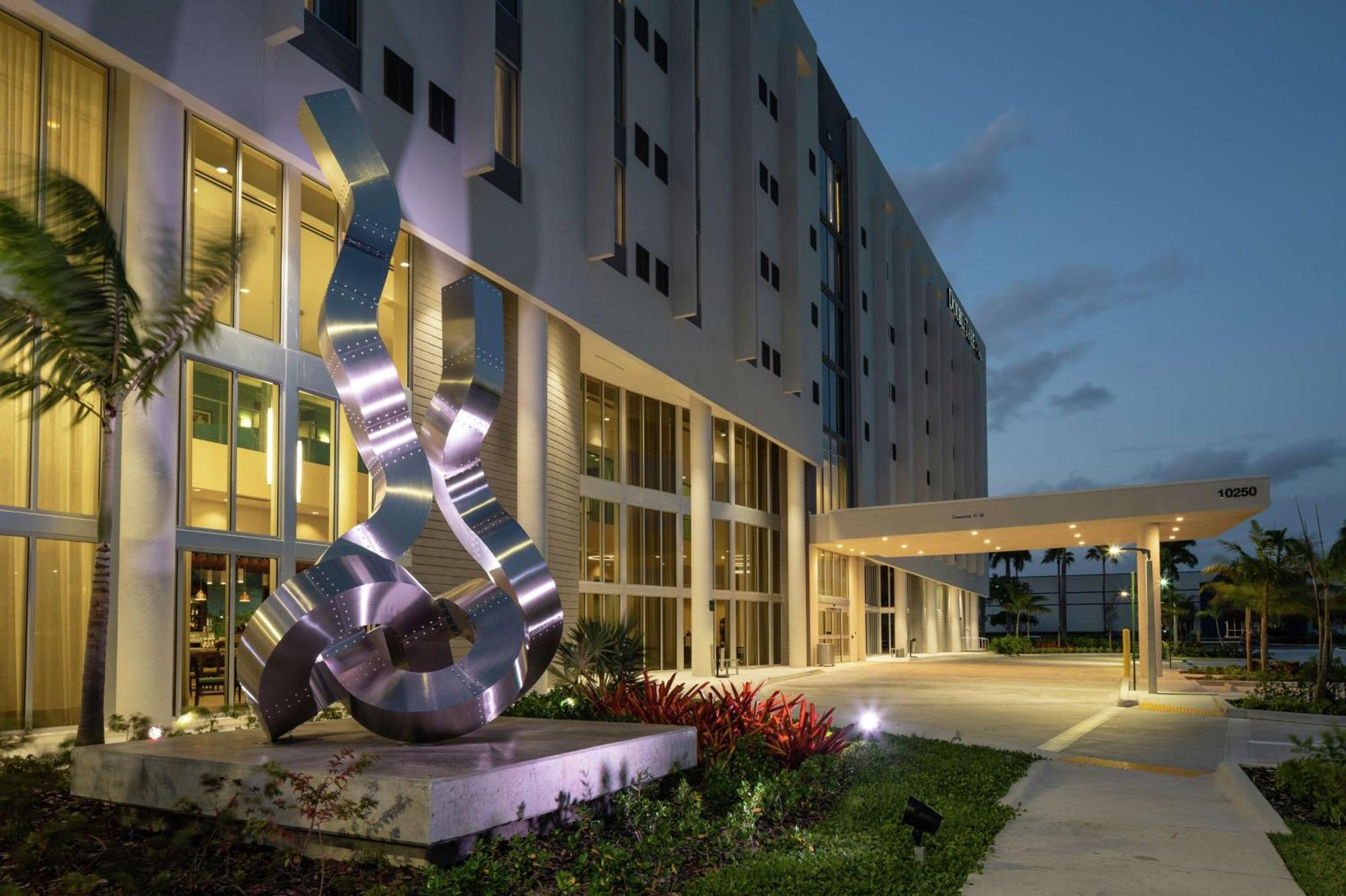 Hotel Doubletree By Hilton Miami Doral à Sweetwater Extérieur photo