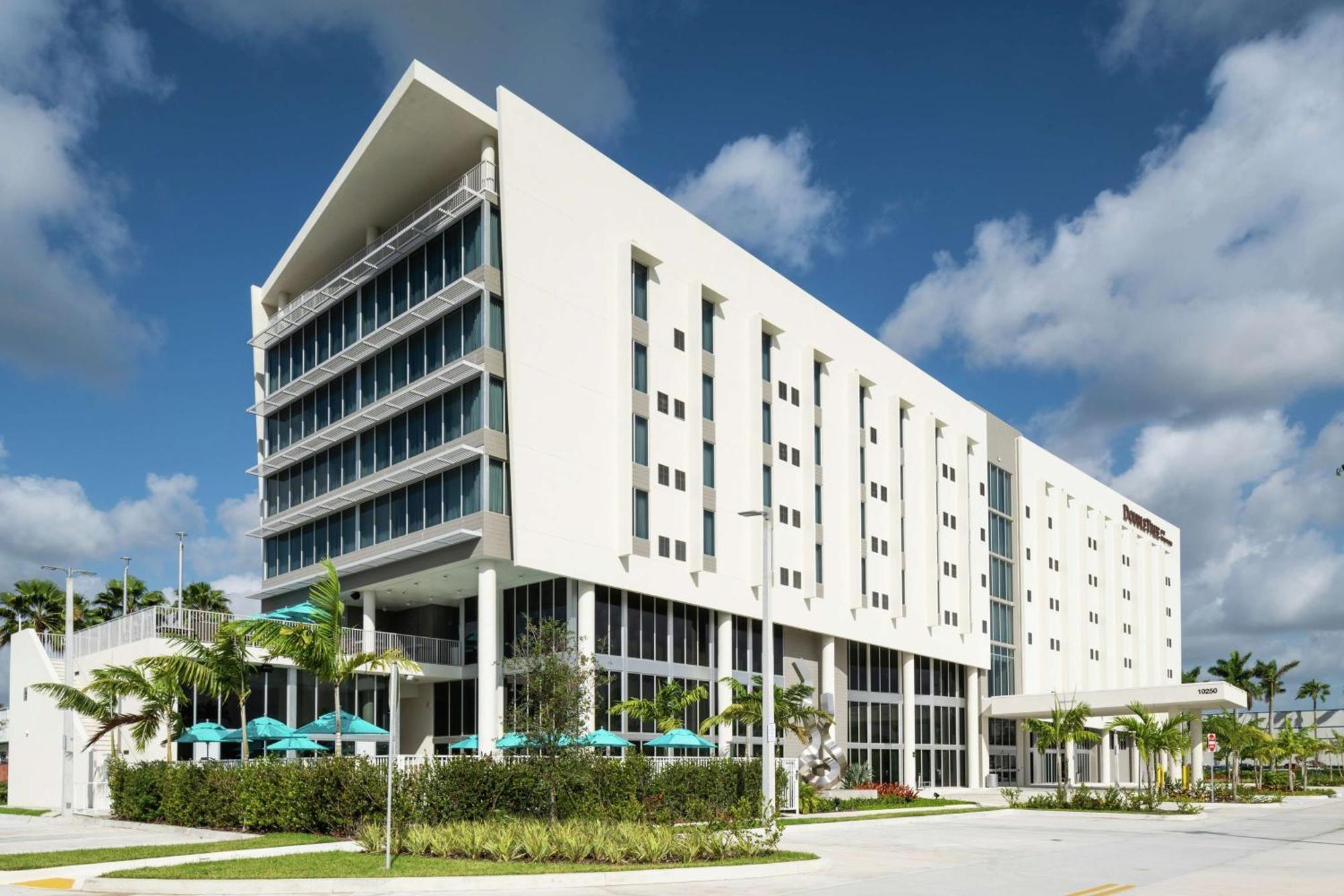 Hotel Doubletree By Hilton Miami Doral à Sweetwater Extérieur photo